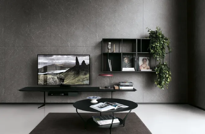 Mobile Porta Tv con ante in HPL rovere affumicato e laccato metallo ottone e top in marmo nero Atelier 03 di Extendo