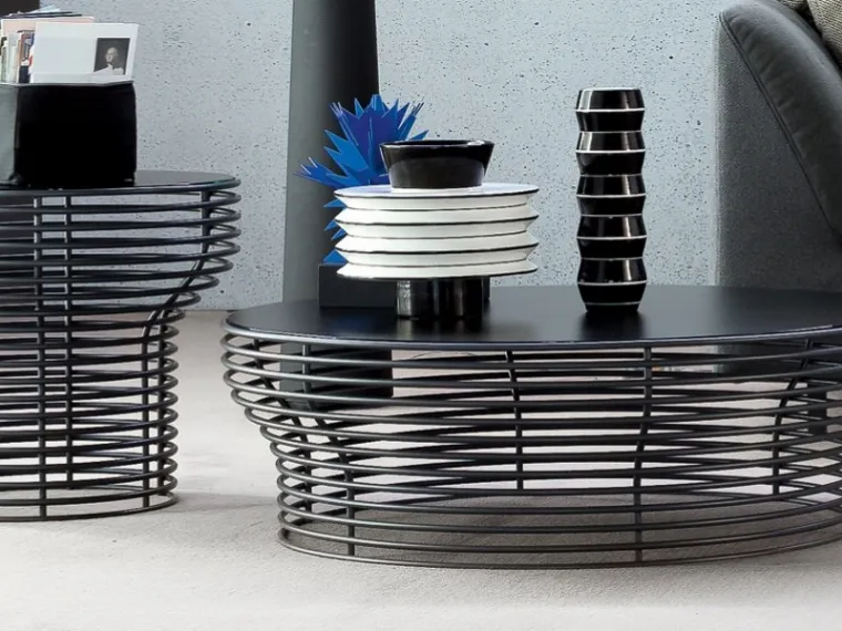 Tavolino rotondo di design nero in acciaio Orion di Bonaldo