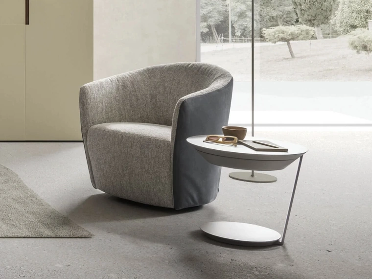 Tavolino rotondo Point in laccato opaco con gamba laterale di Presotto