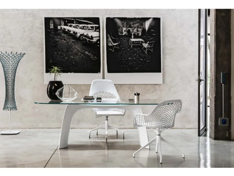 Lampada in metallo con rete in cuoio Guapa Floor Lamp di Midj
