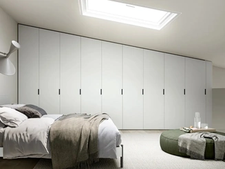 Armadio con ante battenti su misura per mansarde Logic di Dielle Modus