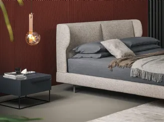 Comodino To Be in legno laccato opaco e base in metallo di Bonaldo