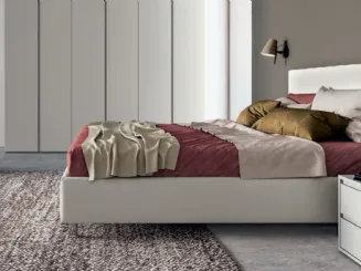 Letto in ecopelle con testiera trapuntata con cuciture verticali Cupido di SantaLucia