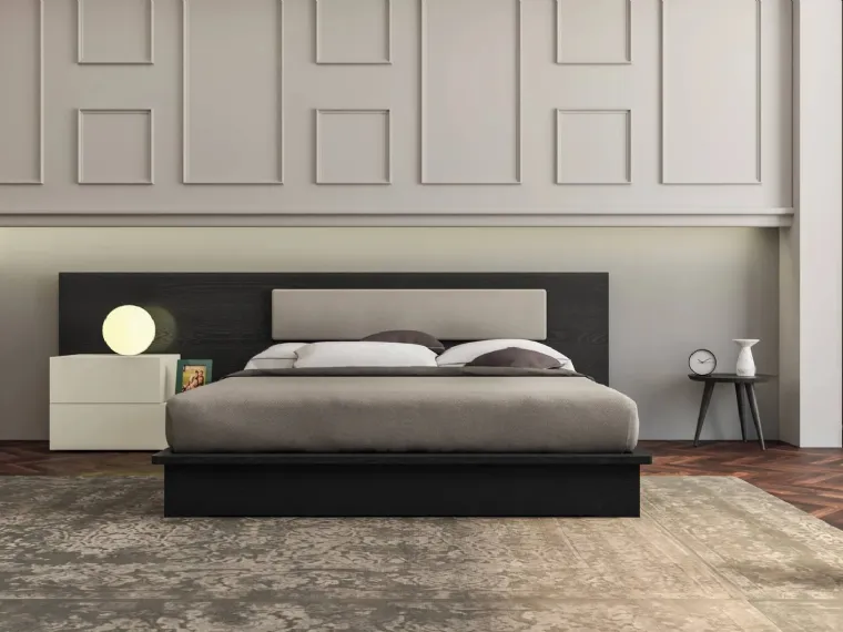 Letto Essential Alto con testiera di Fratelli Mirandola