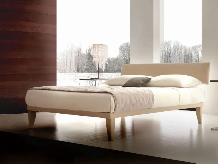 Letto matrimoniale in ecopelle Niki Tessile con testiera di Ergogreen