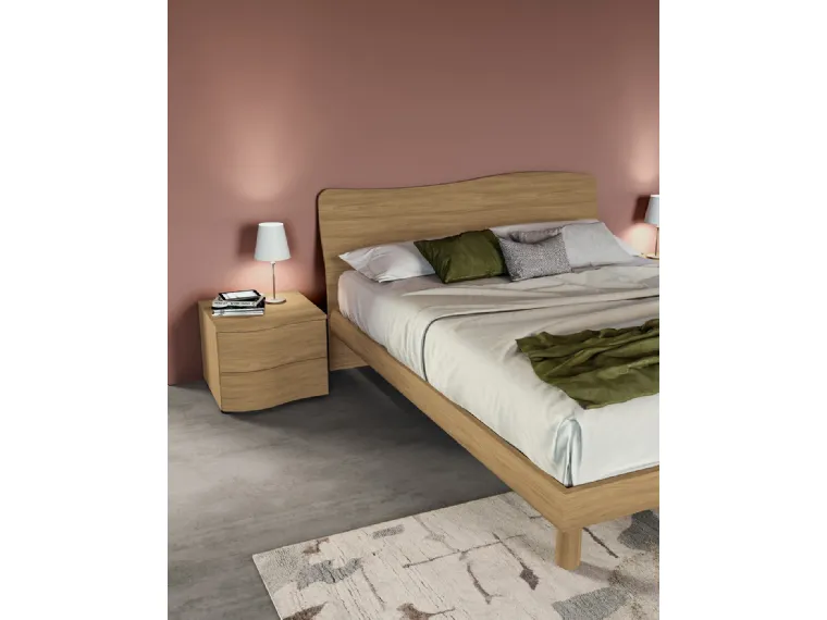 Letto finitura Matwood Honey con testiera dalla forma curvata Paco di SantaLucia