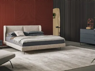 Letto in tessuto imbottito con testiera River di Bonaldo
