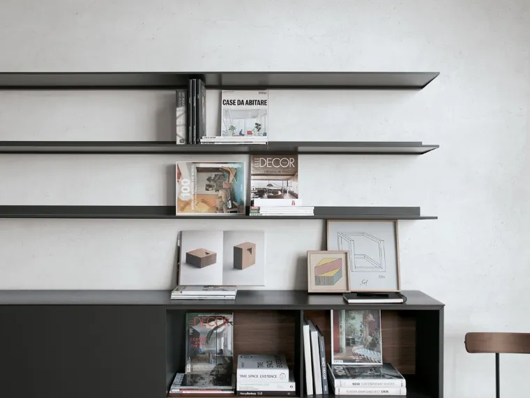 Libreria in HPL con ripiani in alluminio EWS 01 di Extendo