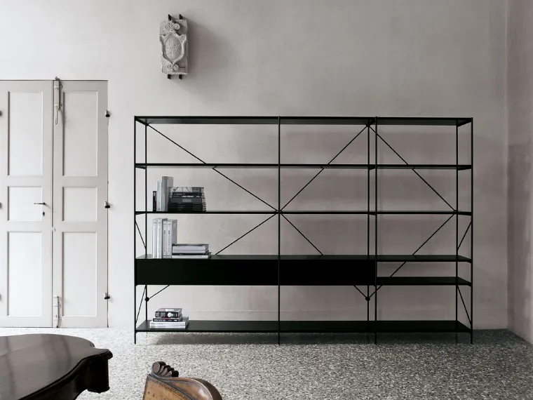 Libreria con telaio in alluminio e ripiani in vetro laccato nero XY 30 di Extendo