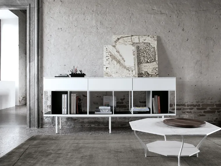 Madia Atelier 01 in laccato bianco opaco e top in marmo bianco di Carrara di Extendo