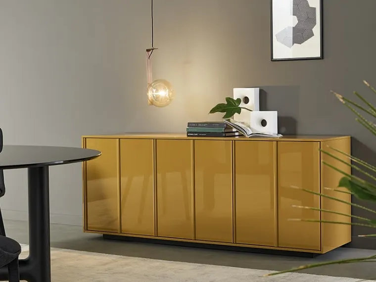 Madia Backdrop in legno laccato lucido di Bonaldo