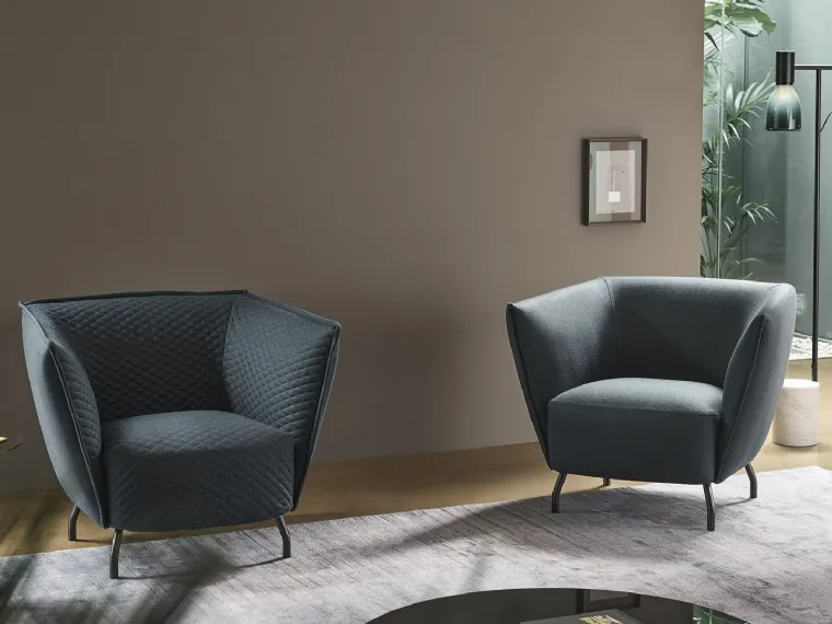 Poltroncina Arno in tessuto imbottito con trapuntatura o liscio di Bonaldo