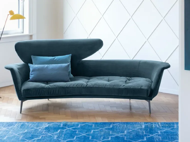 Divano lineare di design in tessuto Lovy di Bonaldo