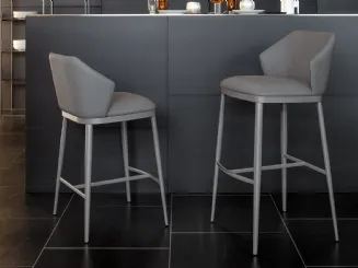 Sgabello Mida too in pelle con struttura in metallo di Bonaldo