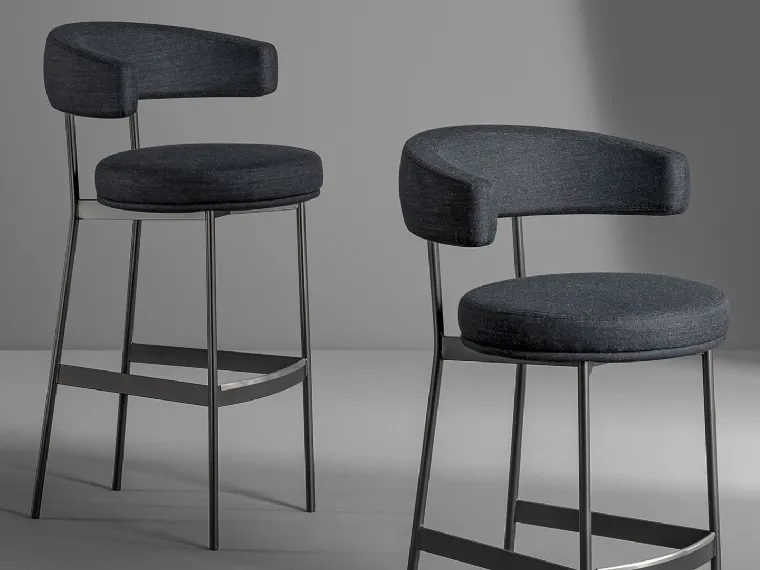 Sgabello Neuilly too in tessuto imbottito con struttura in metallo di Bonaldo