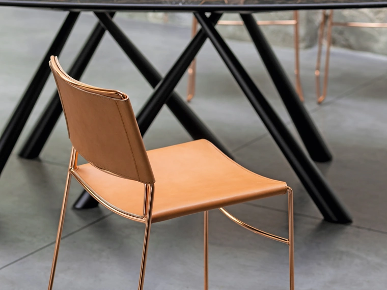 Sedia in cuoio Slim di Midj