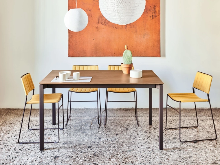 Sedia in tessuto Slim di Midj