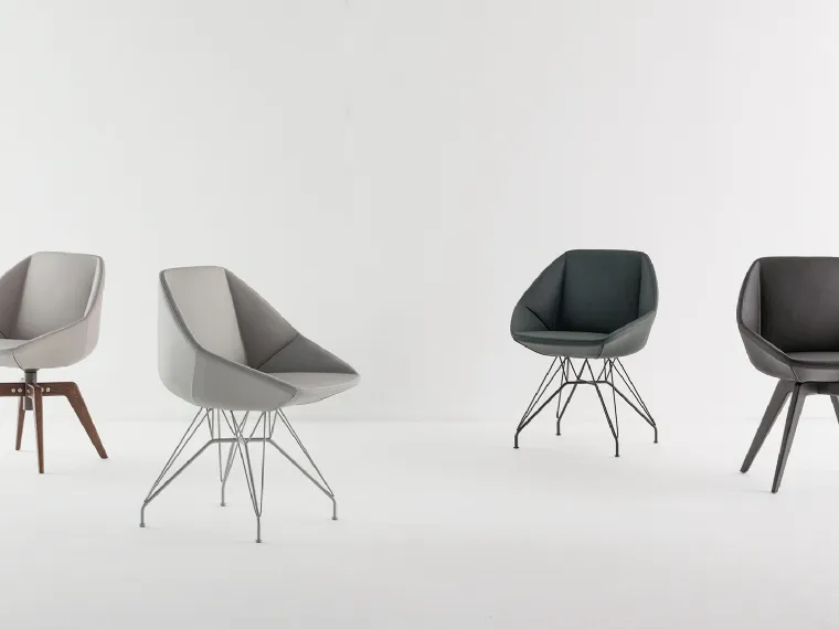 Sedia in pelle imbottita con struttura in legno Stone di Bonaldo