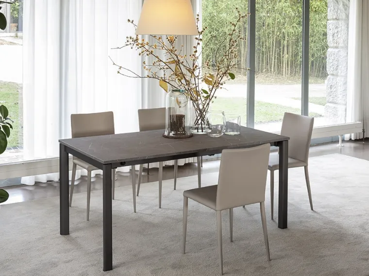 Tavolo allungabile con top in ceramica Compasso di Altacom