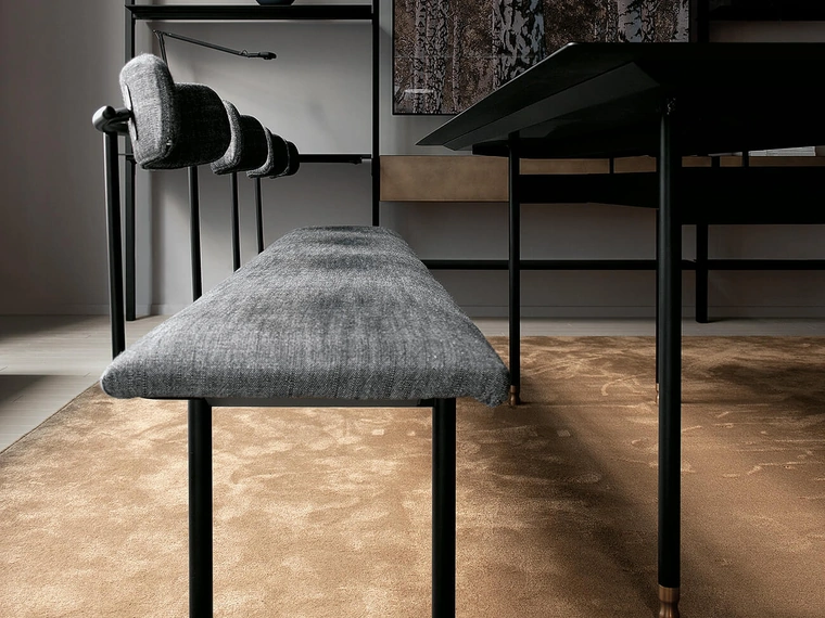 Tavolo T8 configurazione 03 con top in HPL frassino nero di Extendo