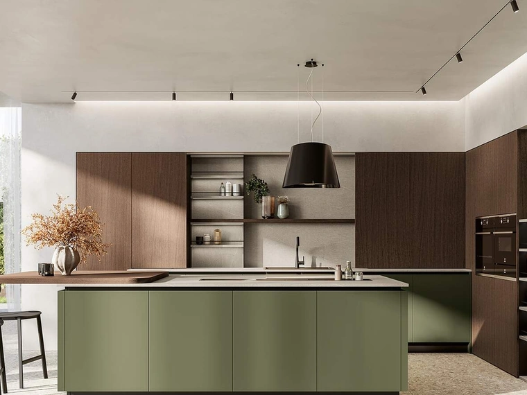Cucina Moderna con isola Domino Composizione 04 in verde bosco e legno di Prima Cucine